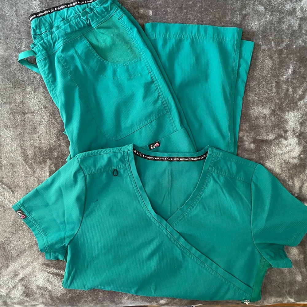 Koi green scrub set